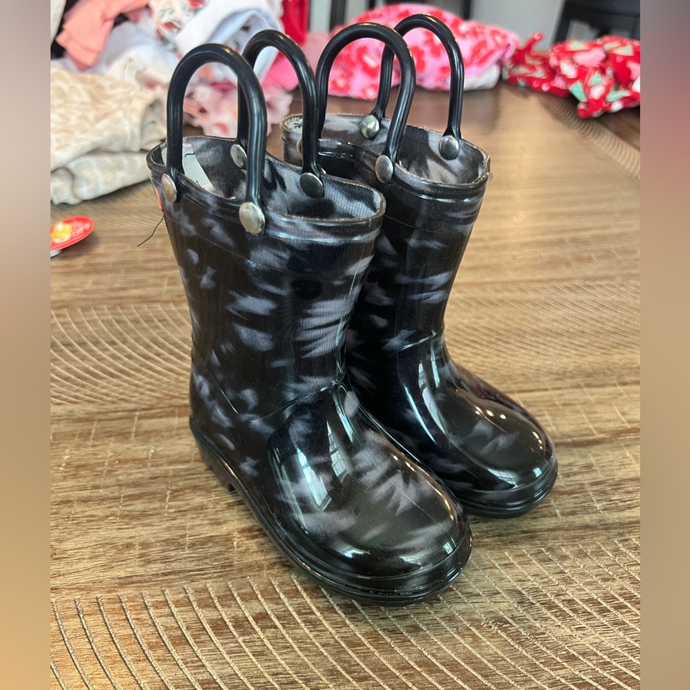 Capelli black marble rain boot size 5 baby girl